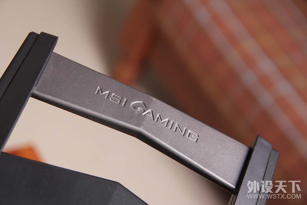Ʒ��С���ں���װС�����кβ�ͬ��MSI��˹��3�羺������������