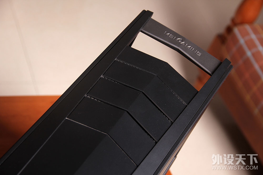 Ʒ��С���ں���װС�����кβ�ͬ��MSI��˹��3�羺������������