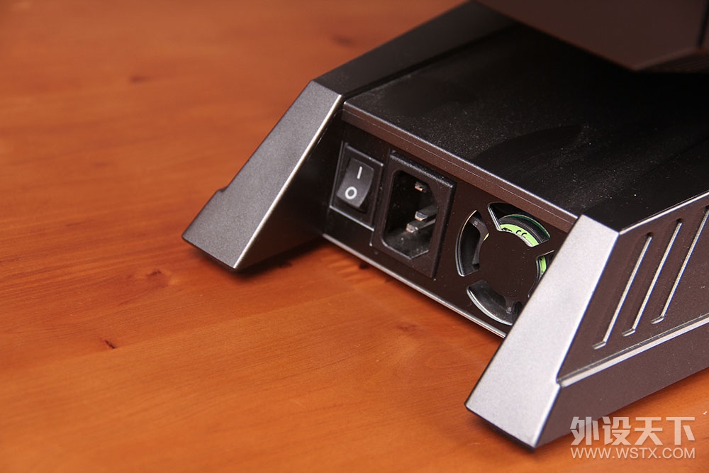Ʒ��С���ں���װС�����кβ�ͬ��MSI��˹��3�羺������������