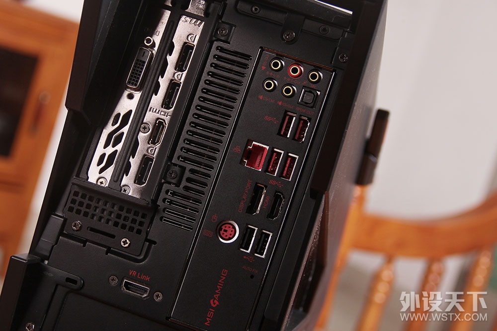 Ʒ��С���ں���װС�����кβ�ͬ��MSI��˹��3�羺������������