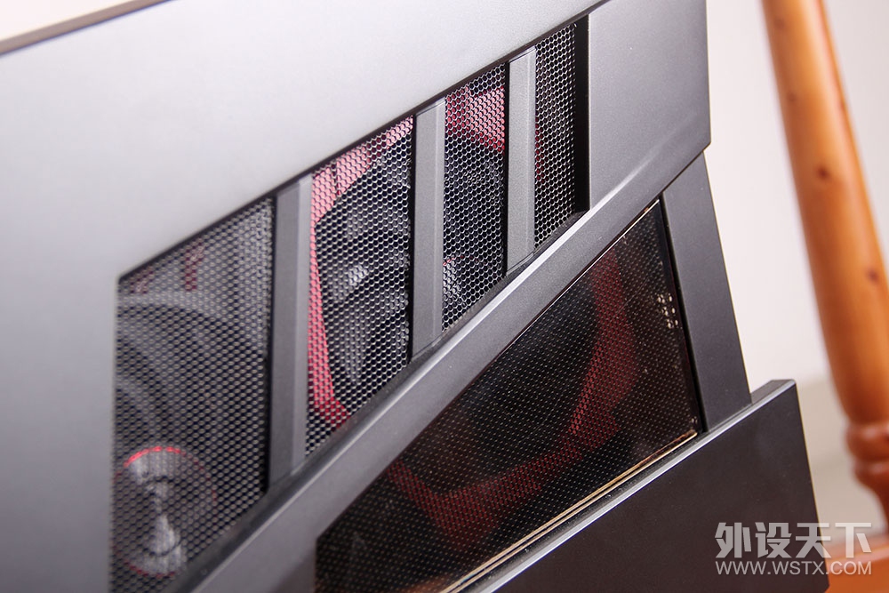 Ʒ��С���ں���װС�����кβ�ͬ��MSI��˹��3�羺������������