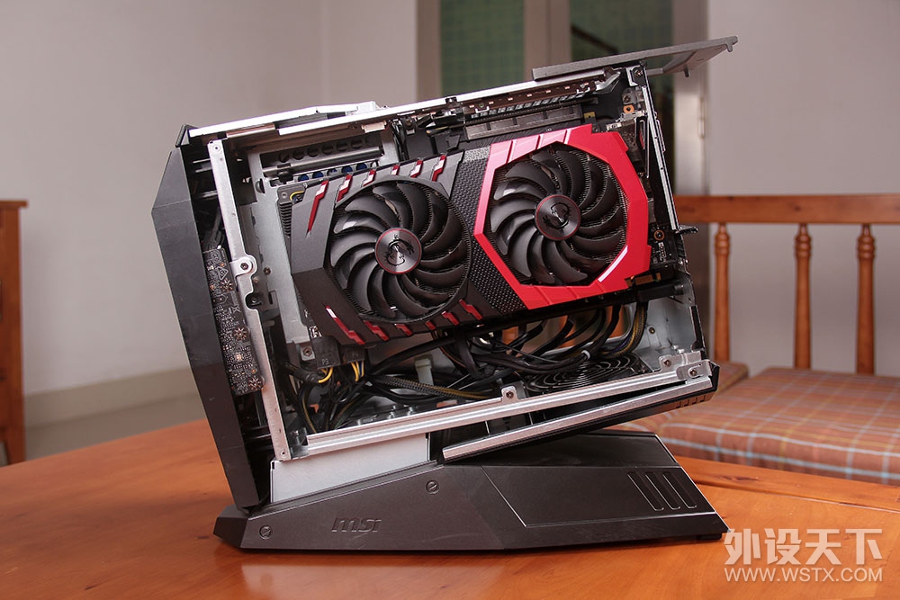 Ʒ��С���ں���װС�����кβ�ͬ��MSI��˹��3�羺������������