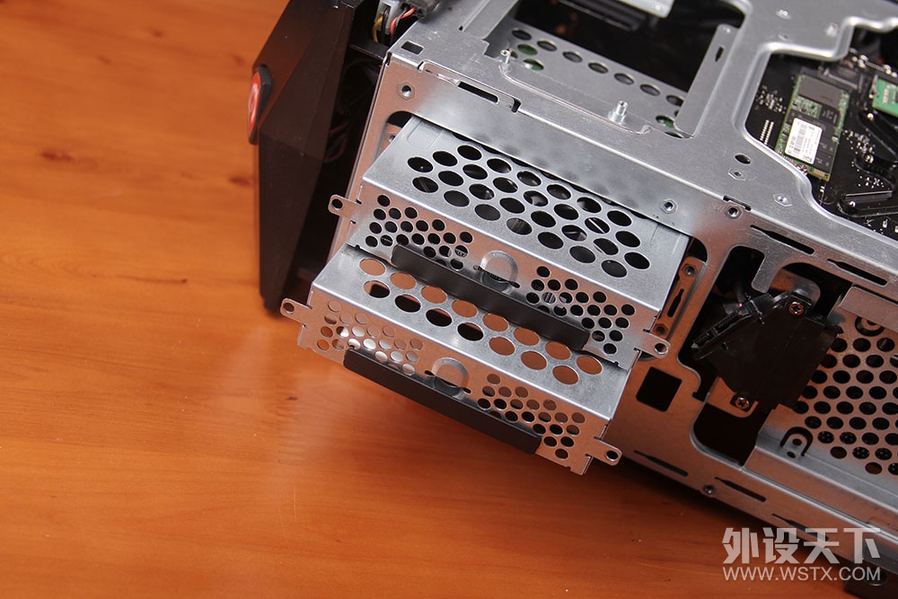 Ʒ��С���ں���װС�����кβ�ͬ��MSI��˹��3�羺������������