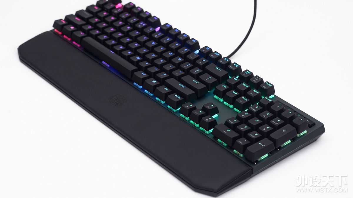 MK750 Cherry RGB е
