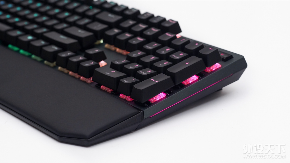 MK750 Cherry RGB е