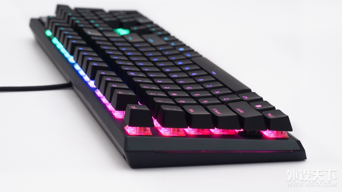 MK750 Cherry RGB е
