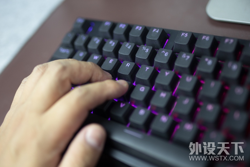 ����PBTȫ��ռ�ñ��ӣ��RGB����Ϸ���̣�����G900S RGB����