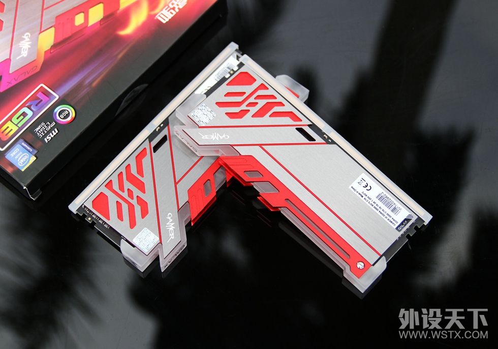 ������ʡ�Ӱ��GAMER ����RGB DDR4-3000 8G*2����