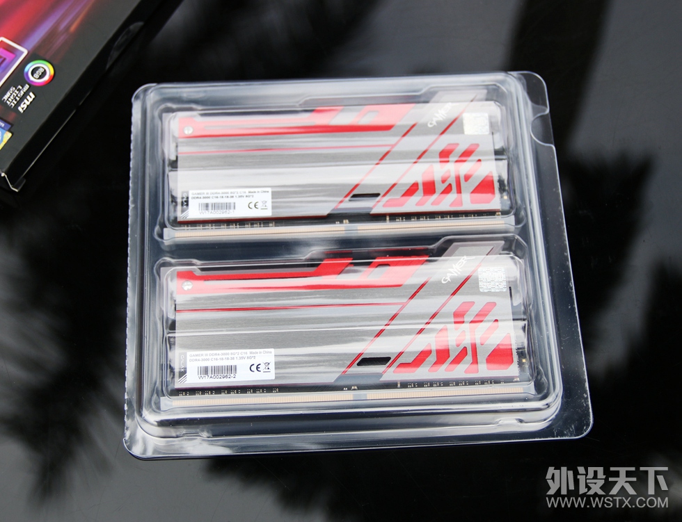 ������ʡ�Ӱ��GAMER ����RGB DDR4-3000 8G*2����
