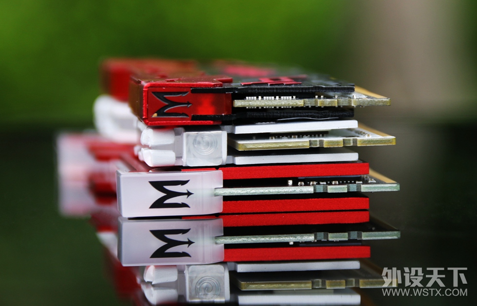 ������ʡ�Ӱ��GAMER ����RGB DDR4-3000 8G*2����