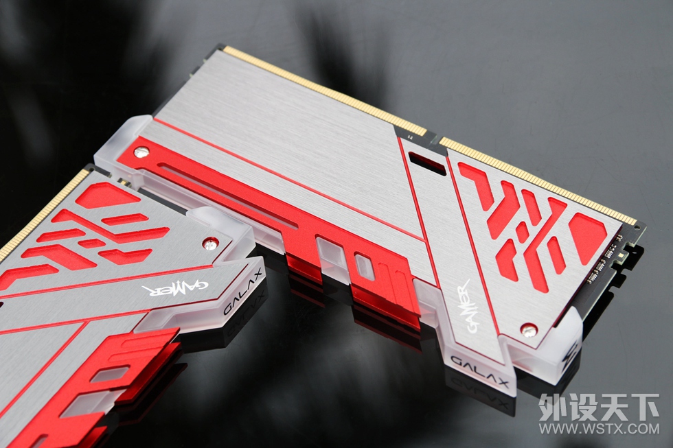 ������ʡ�Ӱ��GAMER ����RGB DDR4-3000 8G*2����