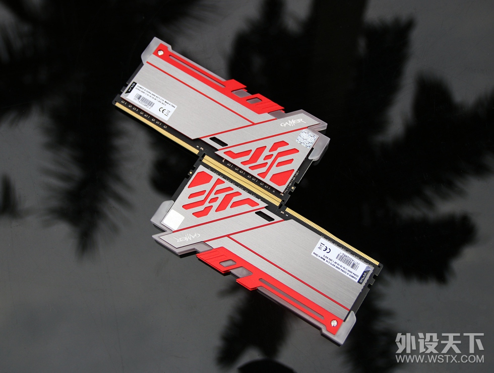 ������ʡ�Ӱ��GAMER ����RGB DDR4-3000 8G*2����
