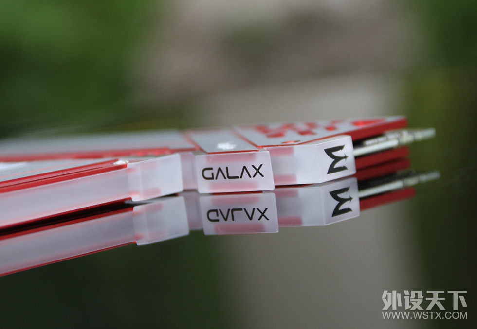 ������ʡ�Ӱ��GAMER ����RGB DDR4-3000 8G*2����