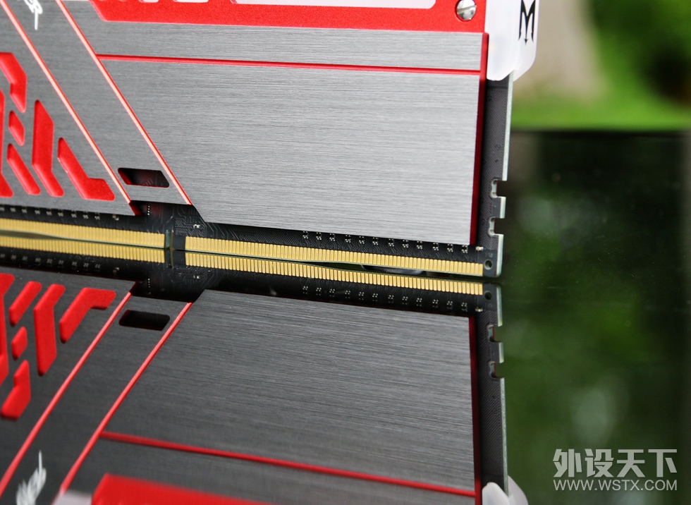 ������ʡ�Ӱ��GAMER ����RGB DDR4-3000 8G*2����