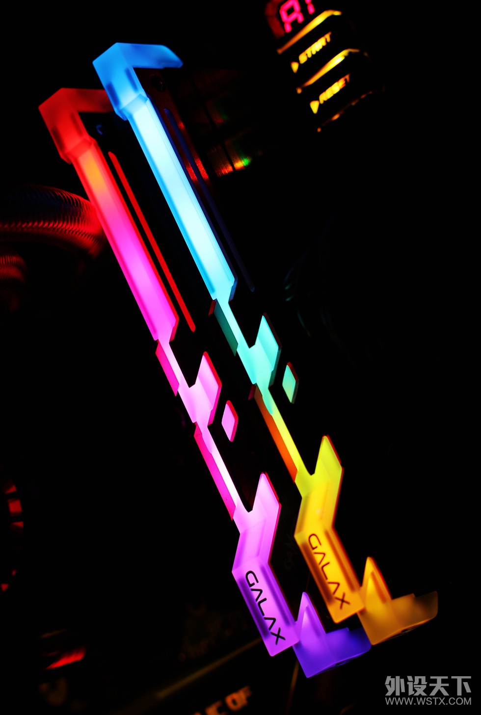 ������ʡ�Ӱ��GAMER ����RGB DDR4-3000 8G*2����