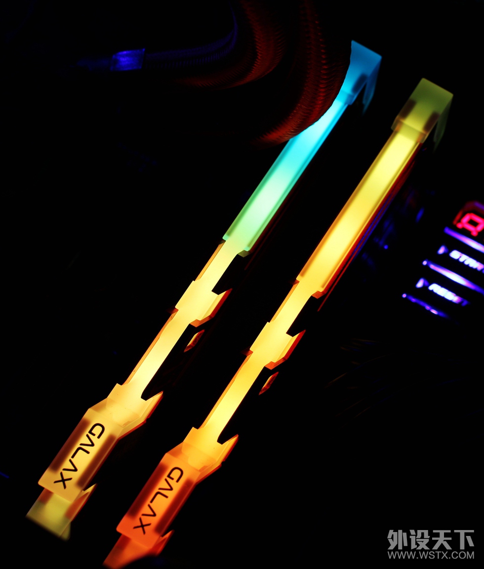 ������ʡ�Ӱ��GAMER ����RGB DDR4-3000 8G*2����