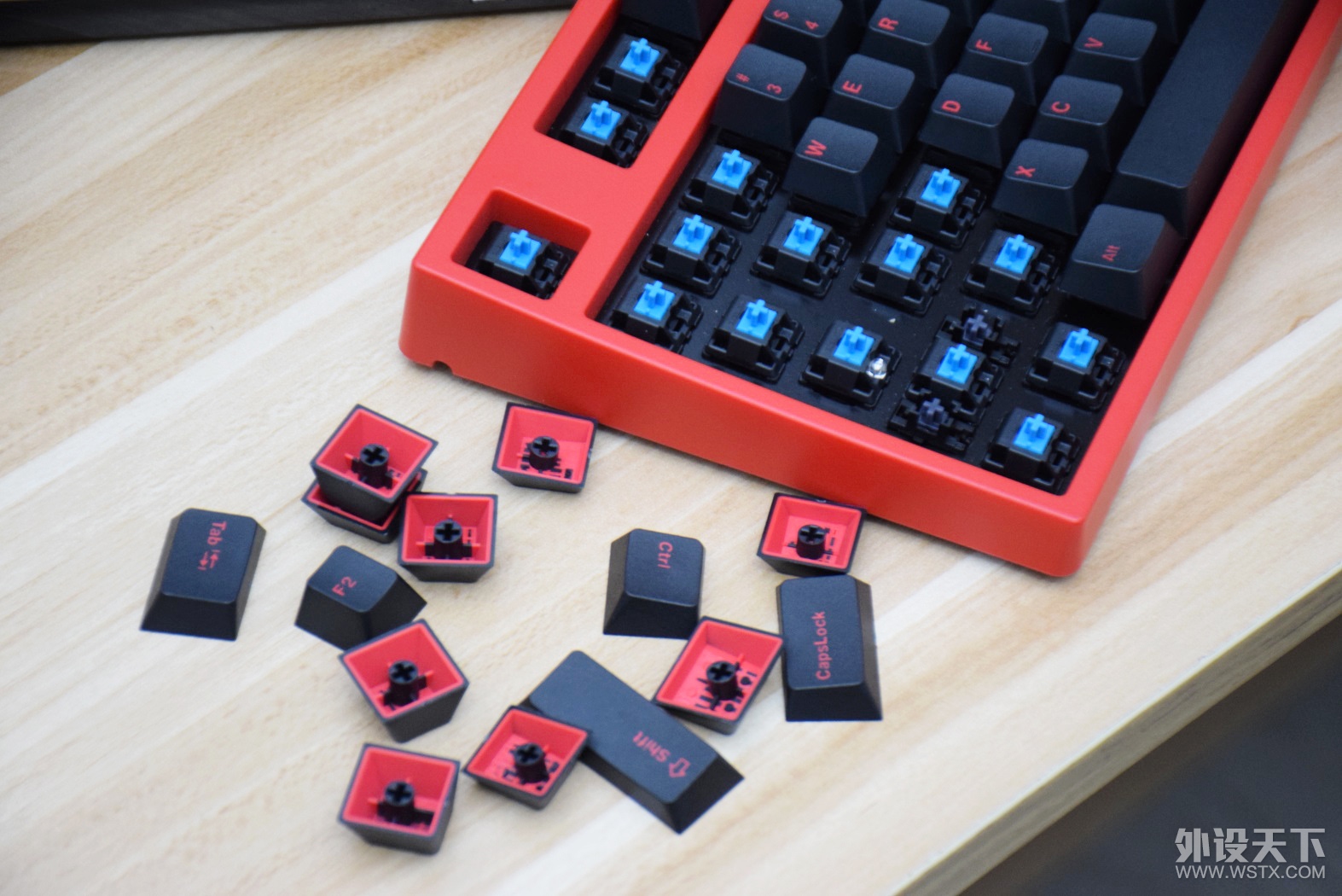 ��X��������ĺ�ɫ���̡�Leopold FC750R PD��ɫ�޶�