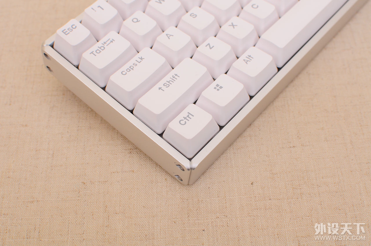 С60̣iQunix F60Сɹ