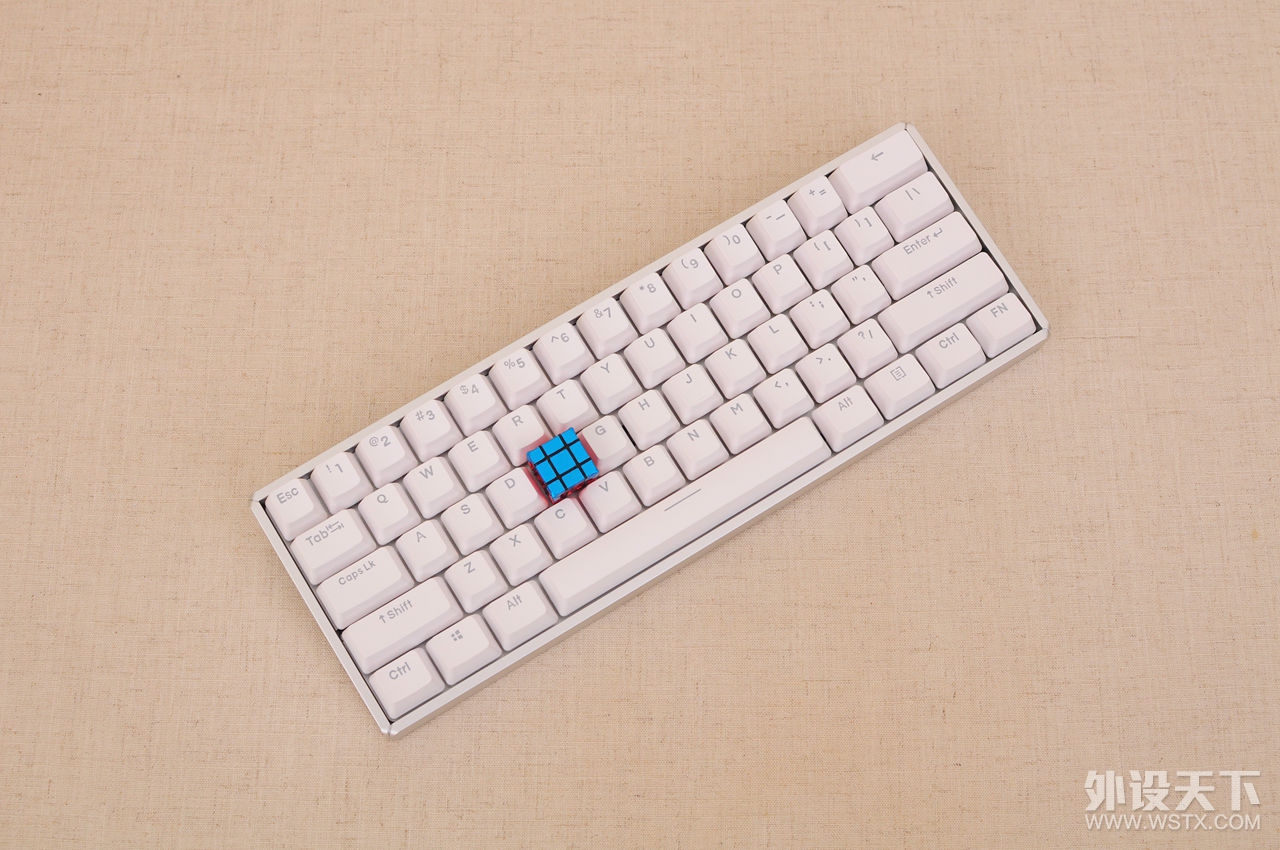 С60̣iQunix F60Сɹ