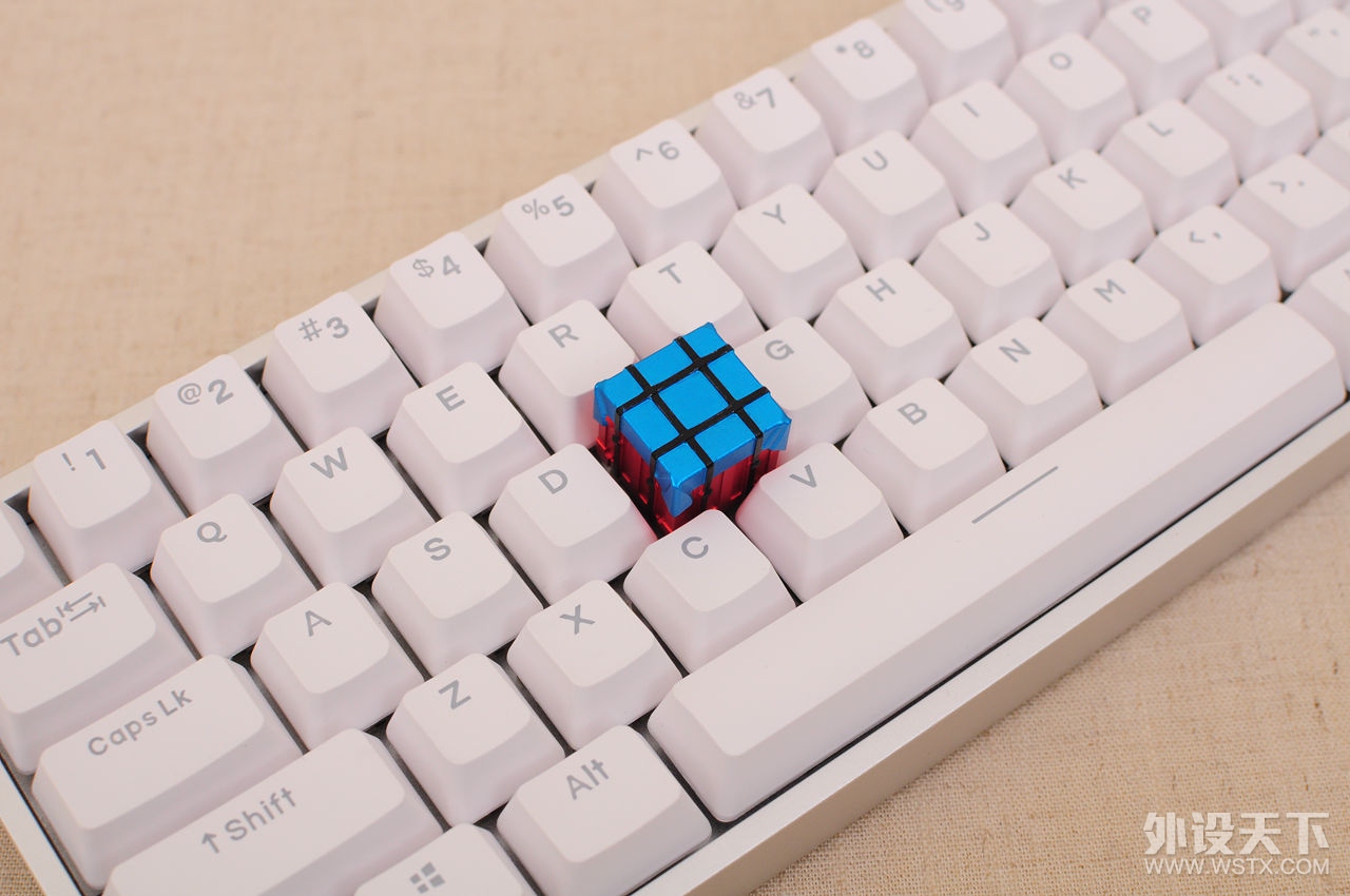 С60̣iQunix F60Сɹ