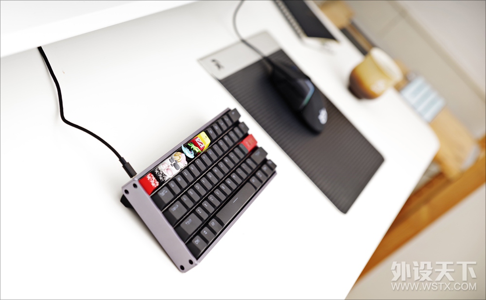 IQUNIX F60 RGB ˫ģ & ZOMOϵ