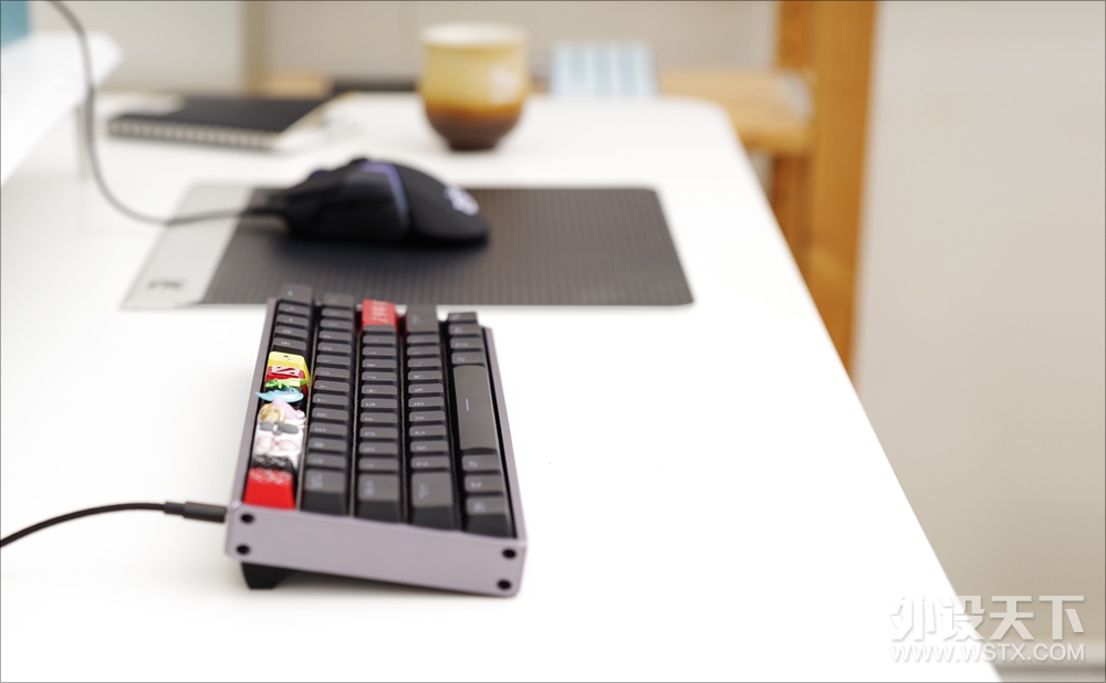 IQUNIX F60 RGB ˫ģ & ZOMOϵ