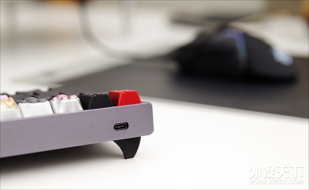 IQUNIX F60 RGB ˫ģ & ZOMOϵ