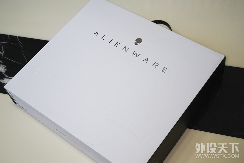 ˫̬ RGB Alienware 17 R5