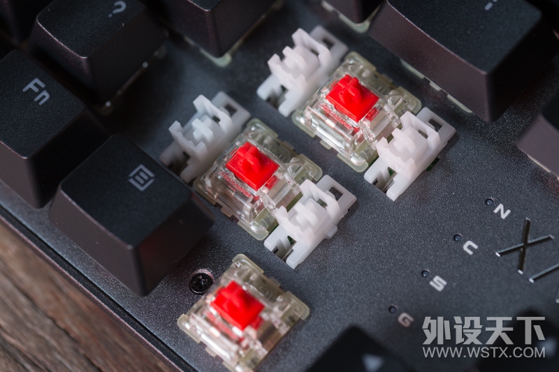 Ӣ�����˳Լ��绢������XANOVA�Ǽ��ű�XK700 RGB 104���羺��е��������