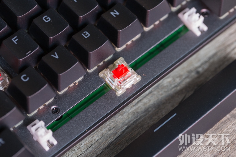 Ӣ�����˳Լ��绢������XANOVA�Ǽ��ű�XK700 RGB 104���羺��е��������