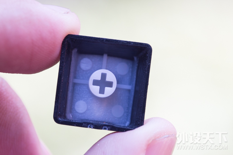 Ӣ�����˳Լ��绢������XANOVA�Ǽ��ű�XK700 RGB 104���羺��е��������