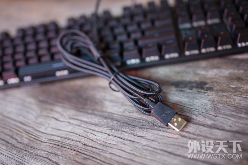 Ӣ�����˳Լ��绢������XANOVA�Ǽ��ű�XK700 RGB 104���羺��е��������