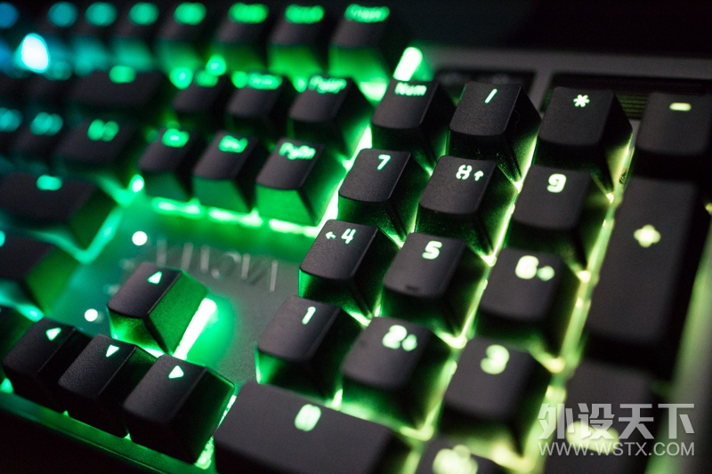 Ӣ�����˳Լ��绢������XANOVA�Ǽ��ű�XK700 RGB 104���羺��е��������