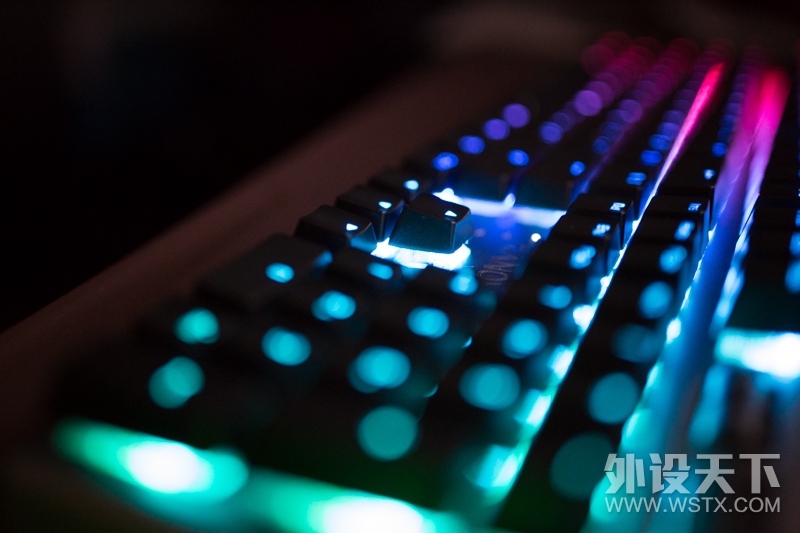 Ӣ�����˳Լ��绢������XANOVA�Ǽ��ű�XK700 RGB 104���羺��е��������