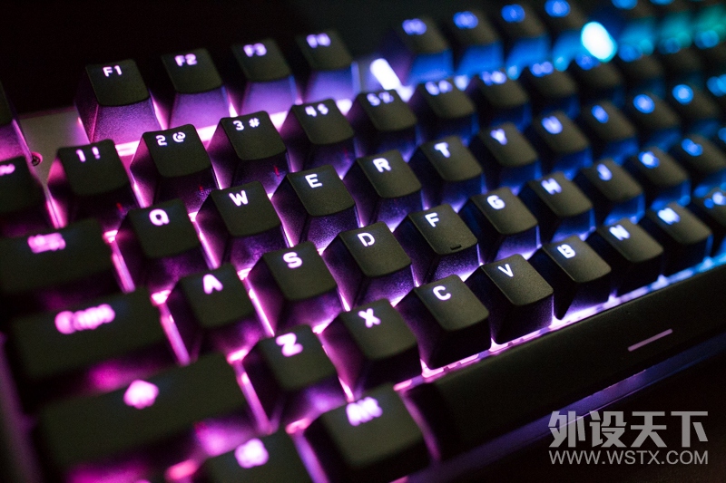 Ӣ�����˳Լ��绢������XANOVA�Ǽ��ű�XK700 RGB 104���羺��е��������