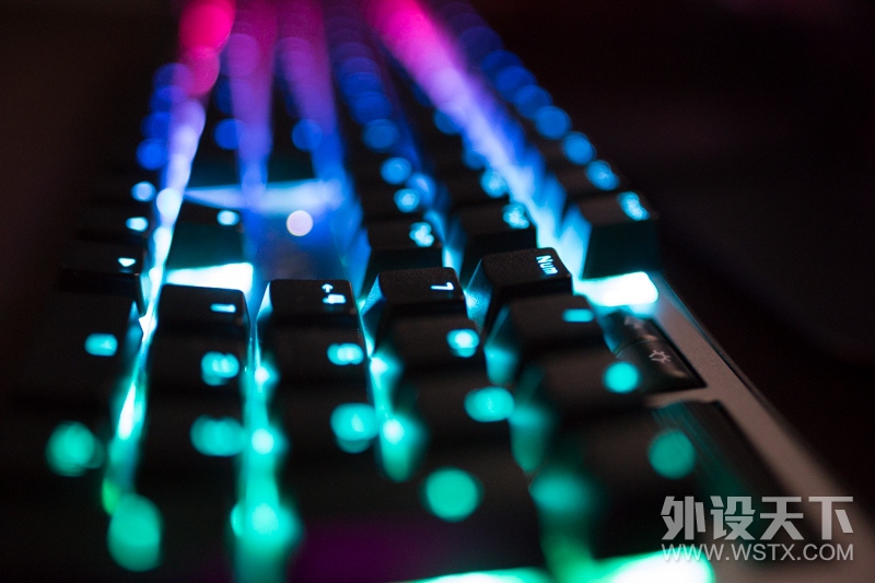 Ӣ�����˳Լ��绢������XANOVA�Ǽ��ű�XK700 RGB 104���羺��е��������