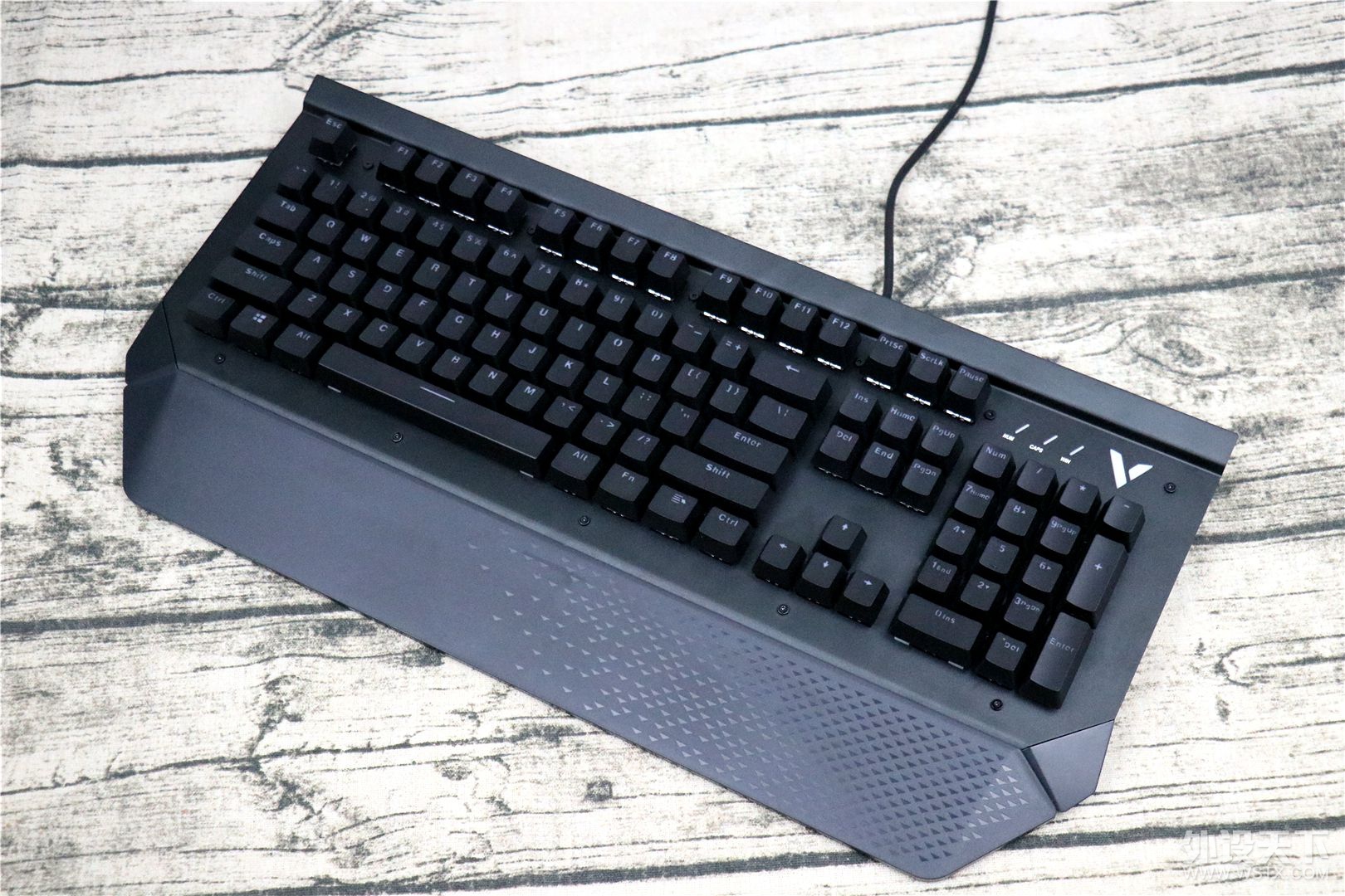 ��������ˮ��ʹ�õĻ�е���̣��װ�V780����