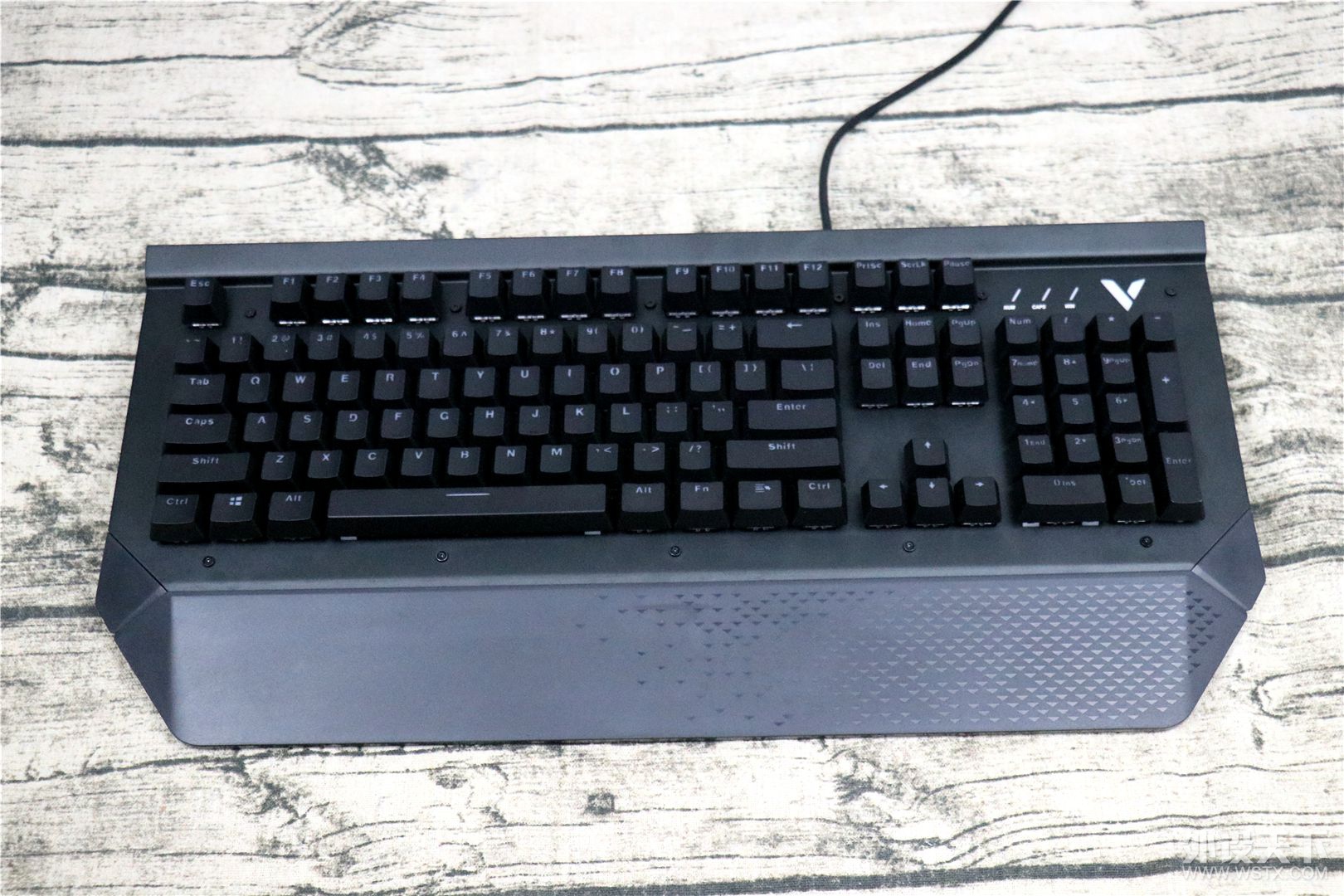 ��������ˮ��ʹ�õĻ�е���̣��װ�V780����