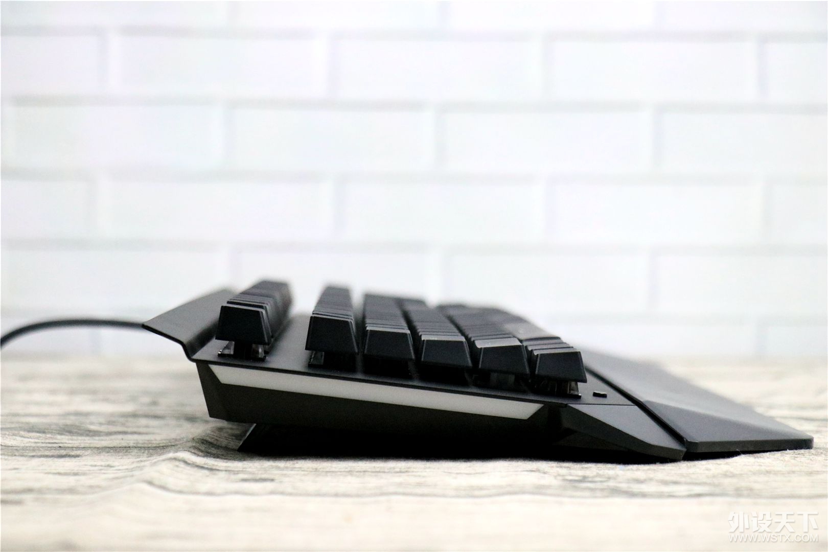 ��������ˮ��ʹ�õĻ�е���̣��װ�V780����