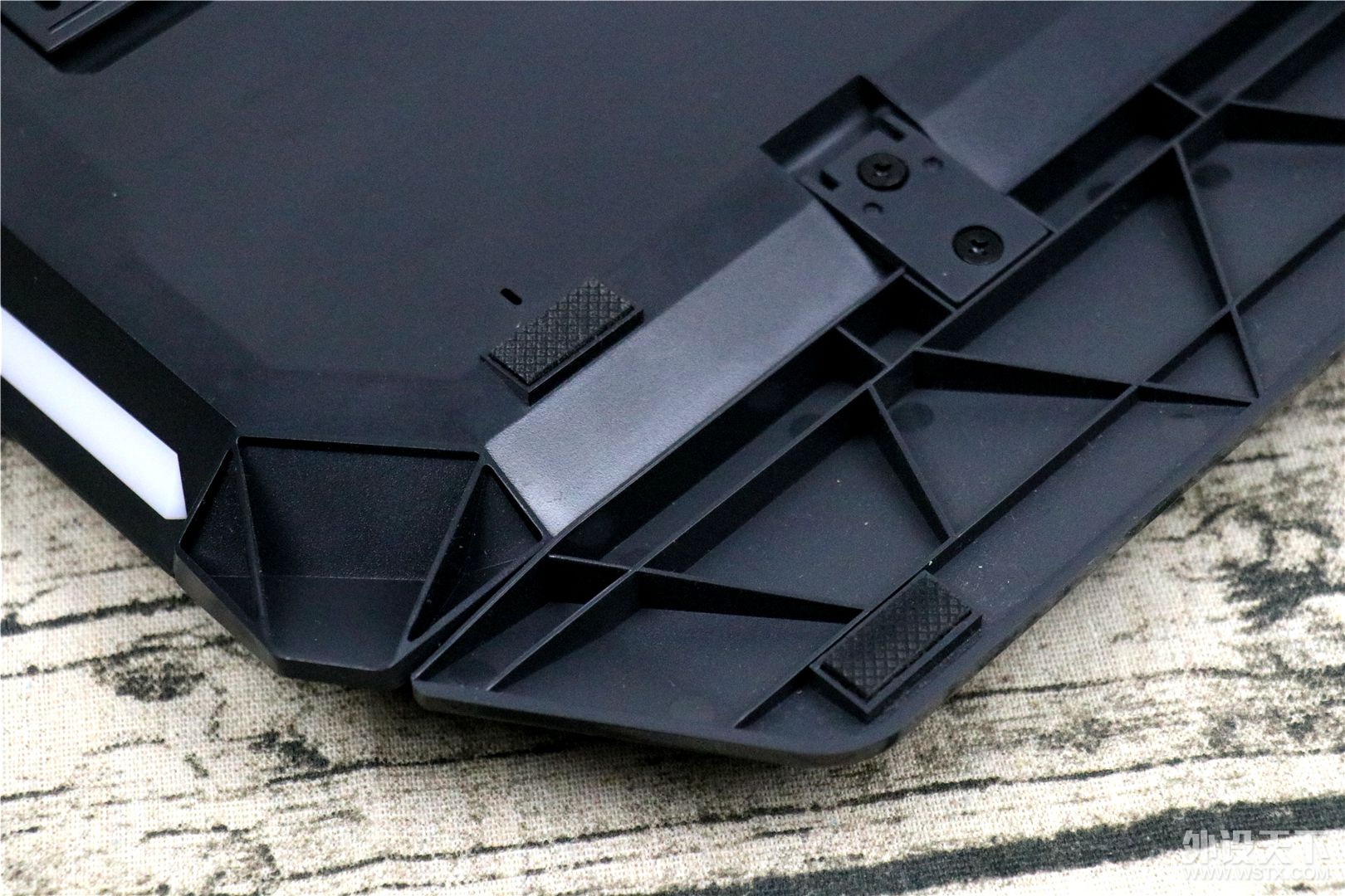 ��������ˮ��ʹ�õĻ�е���̣��װ�V780����