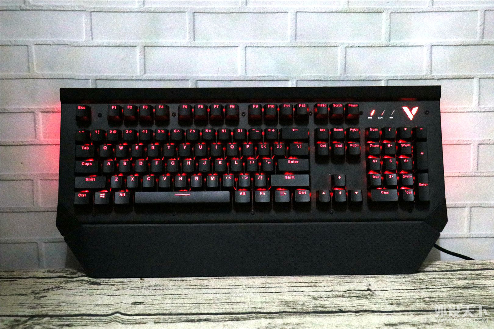 ��������ˮ��ʹ�õĻ�е���̣��װ�V780����