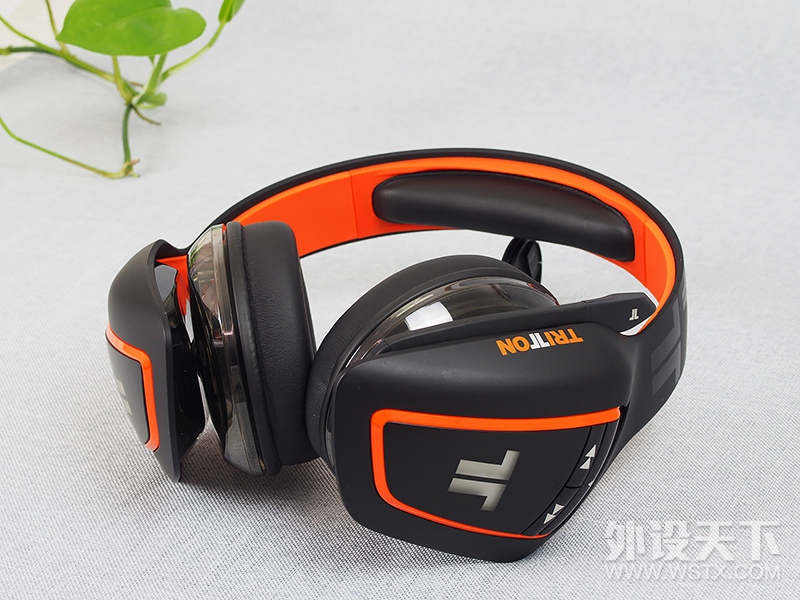 ԡ-Tritton ARK200