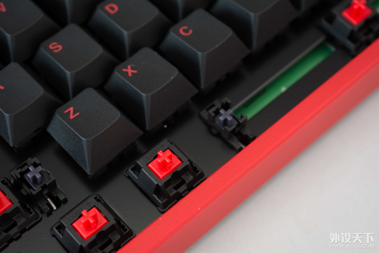 붾̳һ룬ϲLLeopold FC750R PDɫ޶