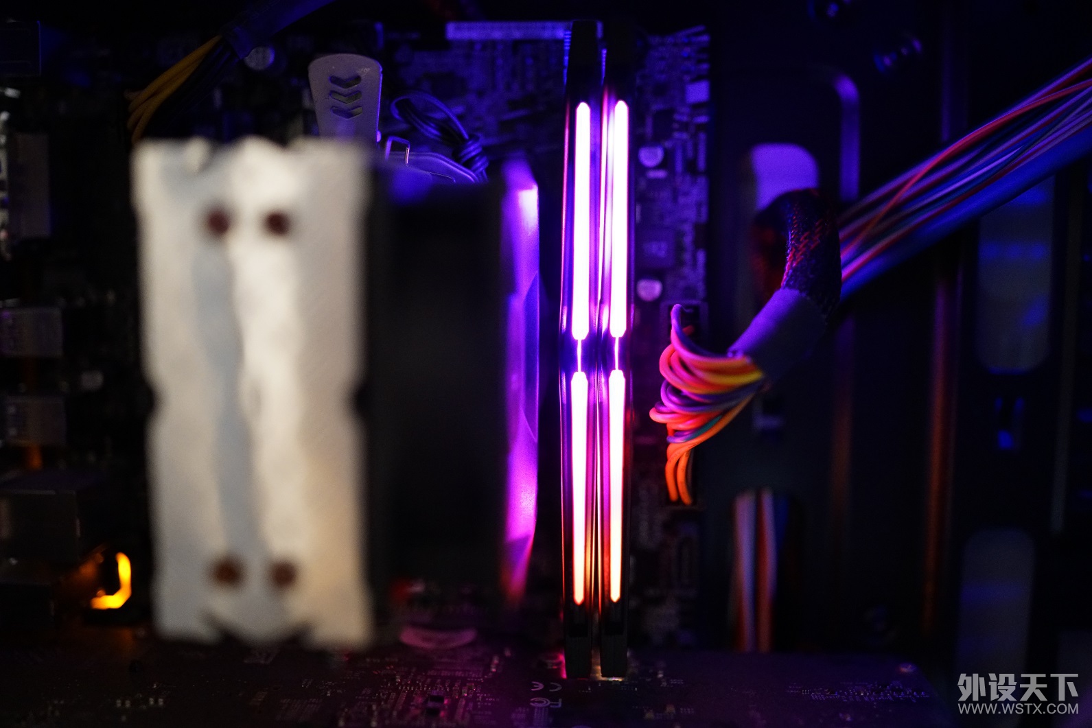 ԡɫɲֵͣʮҹӥRGB DDR4 3000*2ڴС