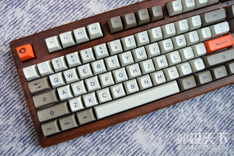 Akko Rosewood 87ľ е 