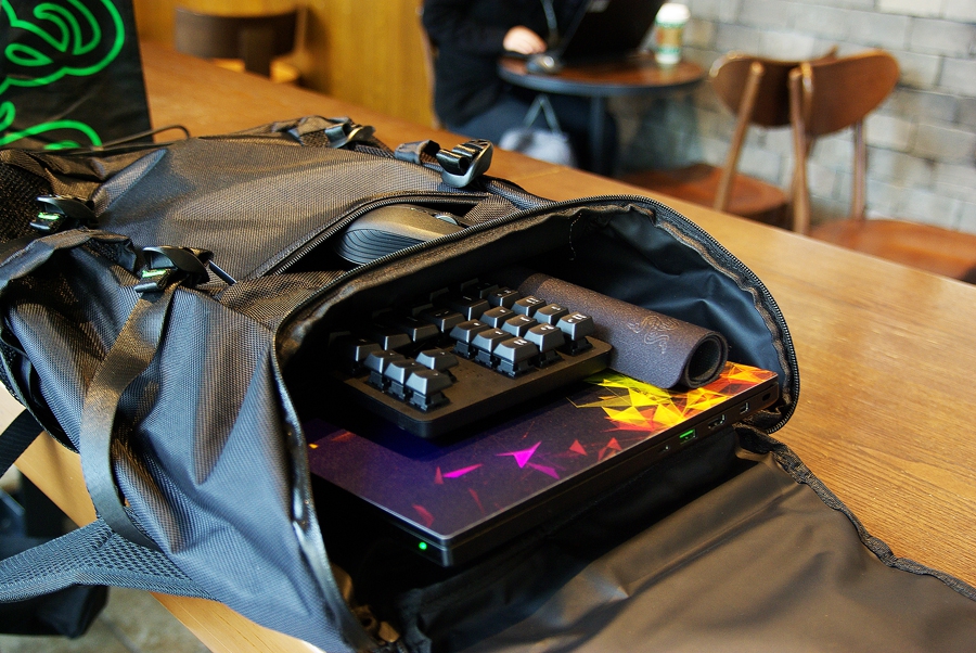 �ᱡ���У��칫��Ϸ˫��汸�����ڹѸ�֩����װ���������