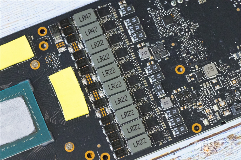 DIY信仰充值！华硕RTX2080显卡首测