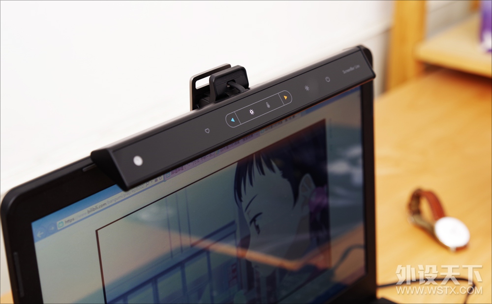 这应该是所有笔记本都自带的功能, 明基WiT ScreenBar Lite 简评