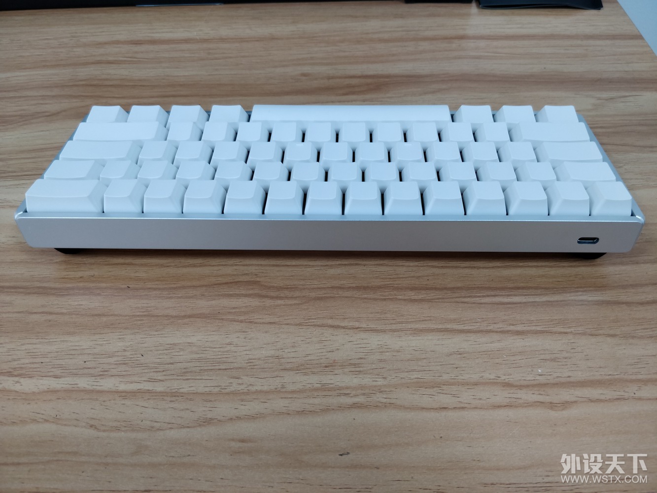 ϸС£IQUNIX F60е