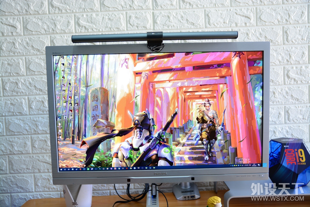 ҹ���е�һ˿��������BenQ ���� ScreenBar Plus ��ʾ����Ļ�ҵ�����